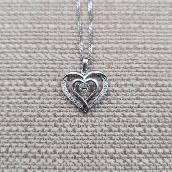 18 Inch Sterling Silver Several Small Genuine Diamonds Heart Necklace A6365 - Picture 4 of 8